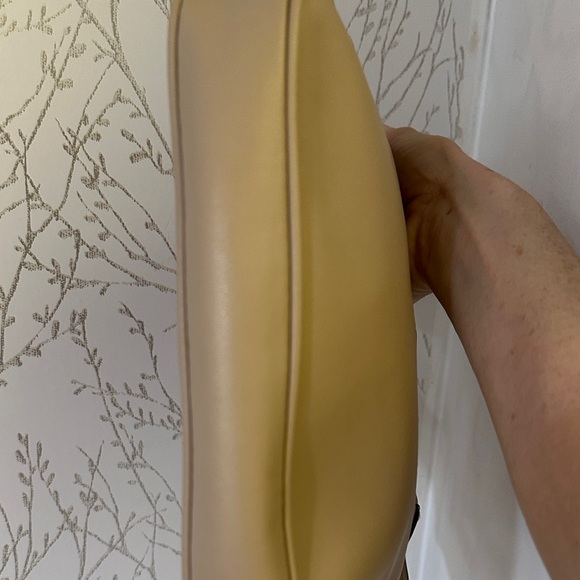 GUESS Beige Shoulder Bag - Picture 7 of 11